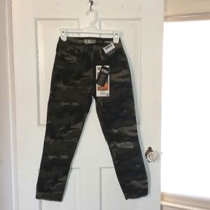 Never been worn croped camo Rewash jeans!